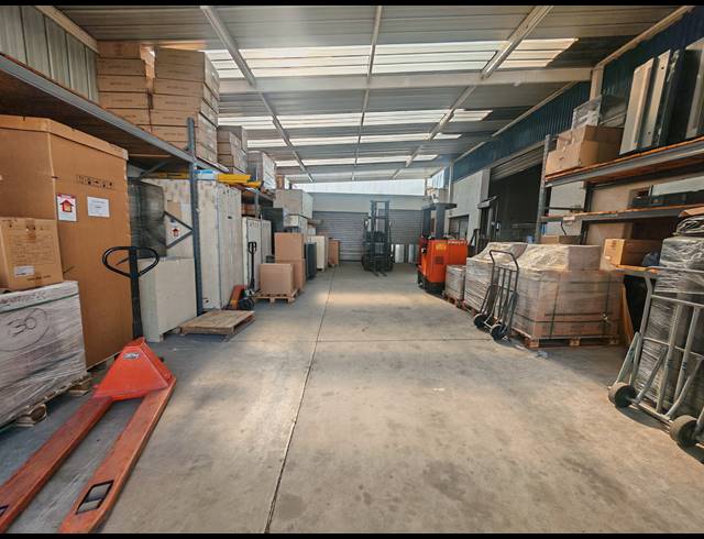 1,047M² WAREHOUSE FOR SALE IN ORMONDE